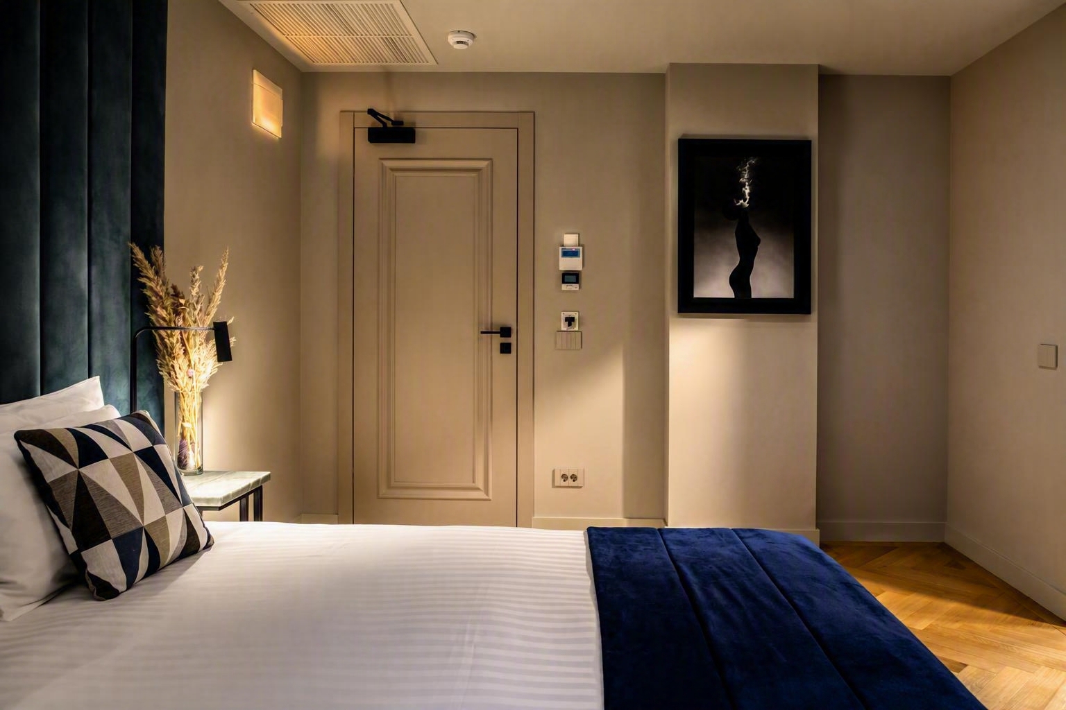 The Signature – Premier Single Room