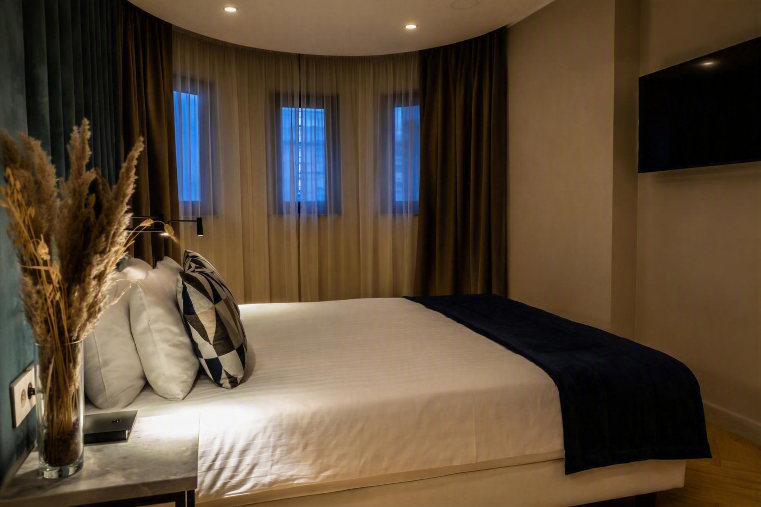 The Signature – Premier Single Room